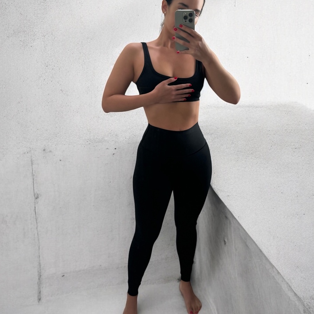 BEST SELLER ALO brand High-Waist Airlift Legging Light Wear Used Size Small FULL